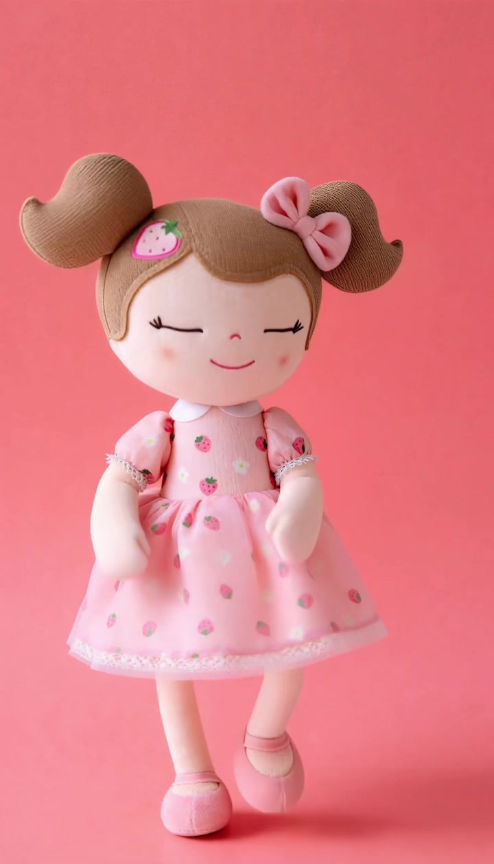 @gloveleya_strawberry_doll