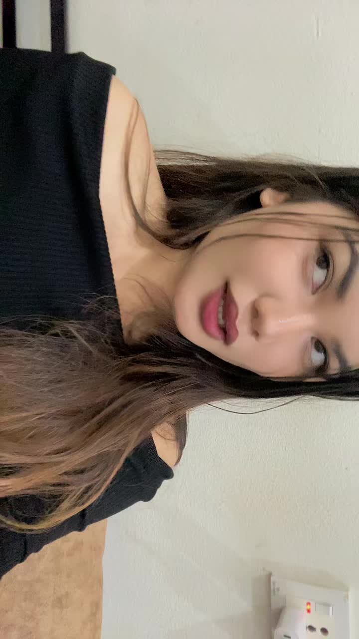 @अनुषा