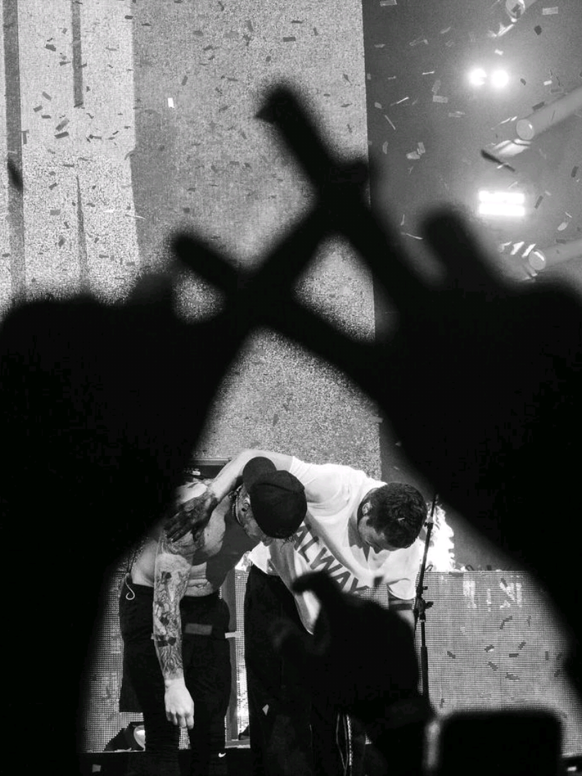 @ej |-/ 🕷📼