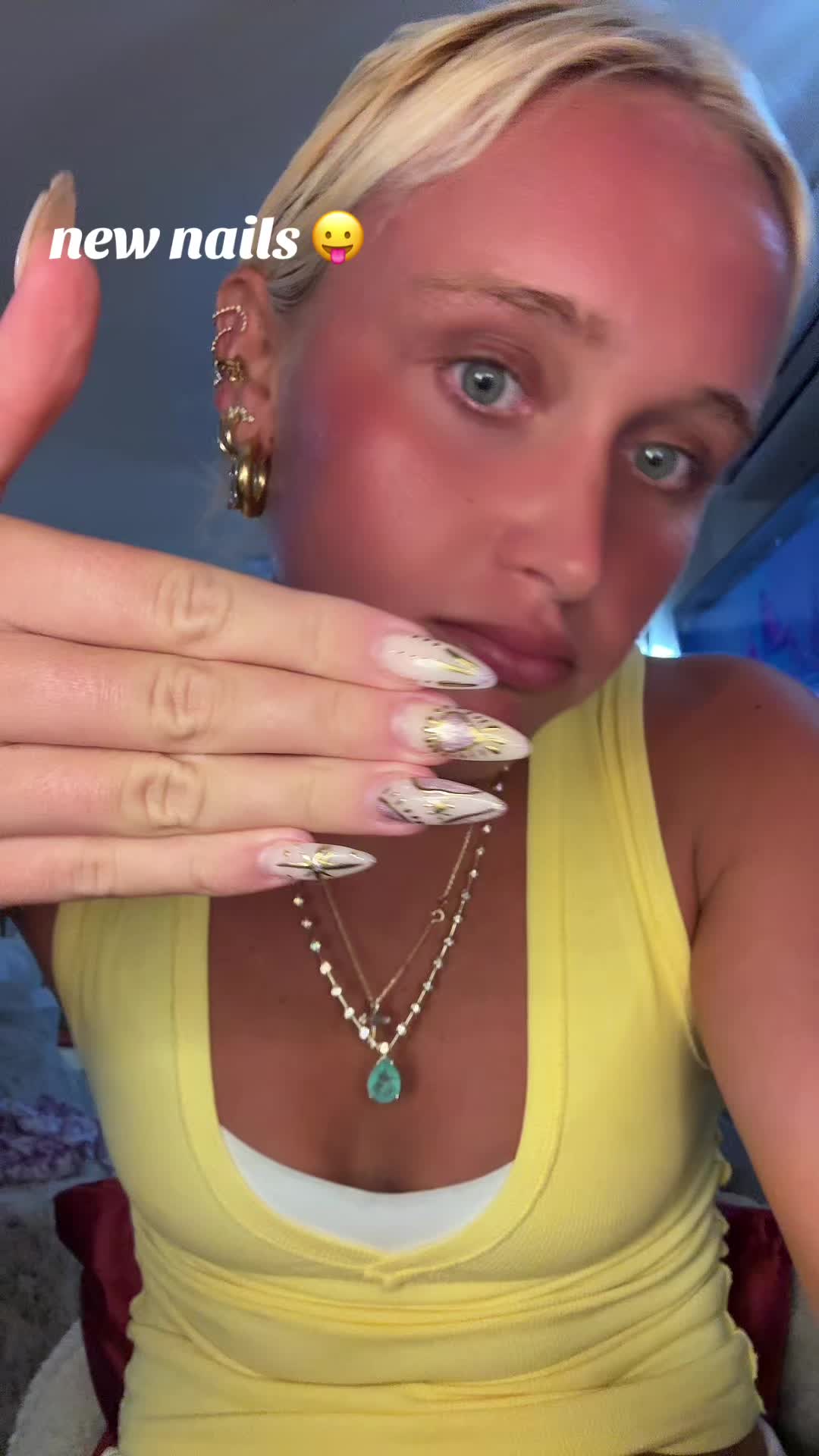 @mollycullenn