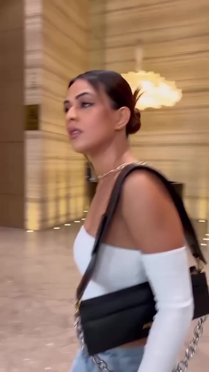 @nia Sharma