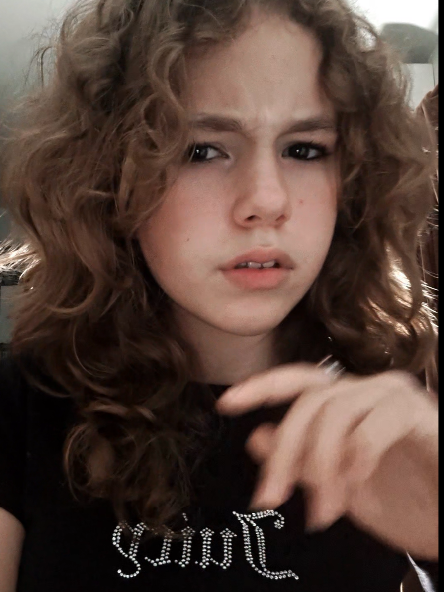 @𝓥𝓲𝓴 ⚚                    🕷