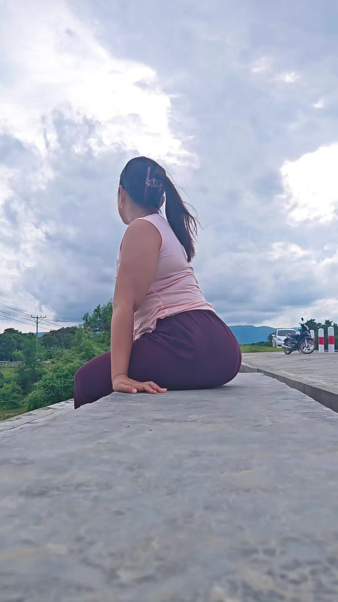 @Song Laypyay Hnin (Official )