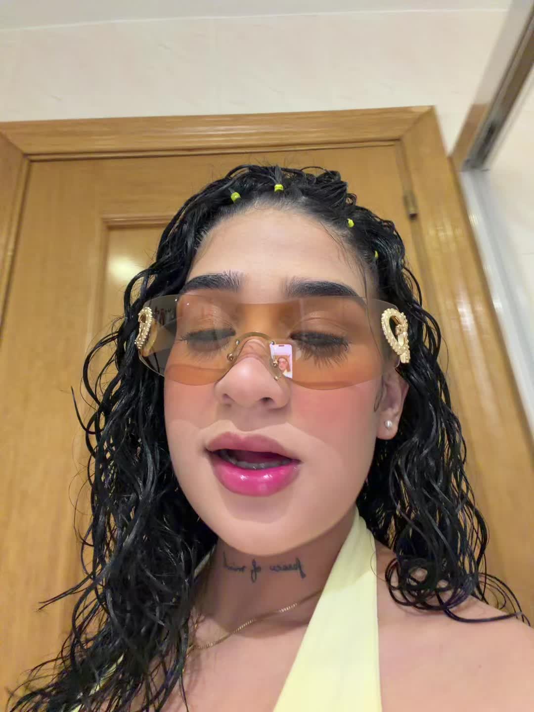 @Isa.