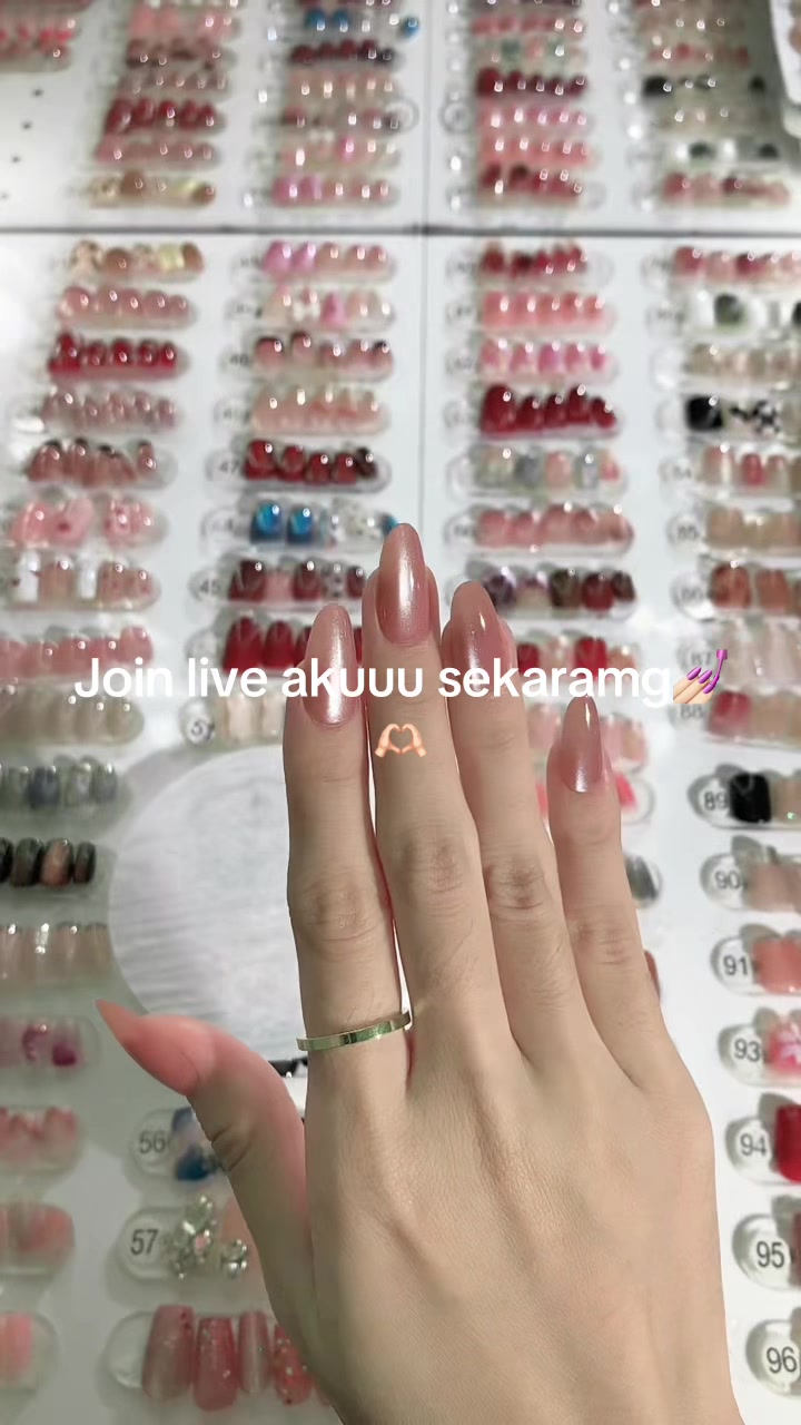 @Molly Nails Ind