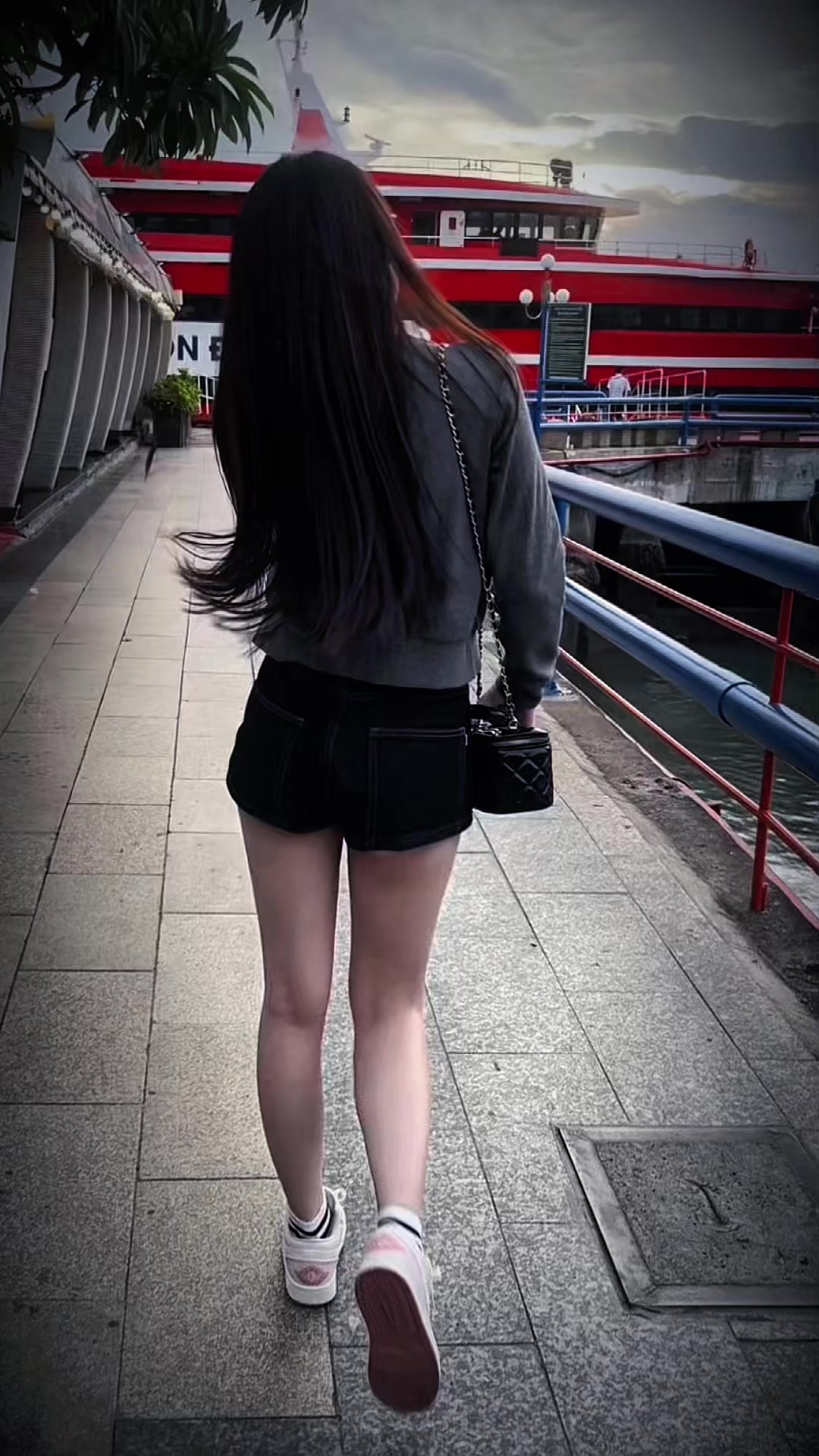 @𝑻𝒉𝒂𝒏𝒉 𝑯𝒂̆̀𝒏𝒈🩵