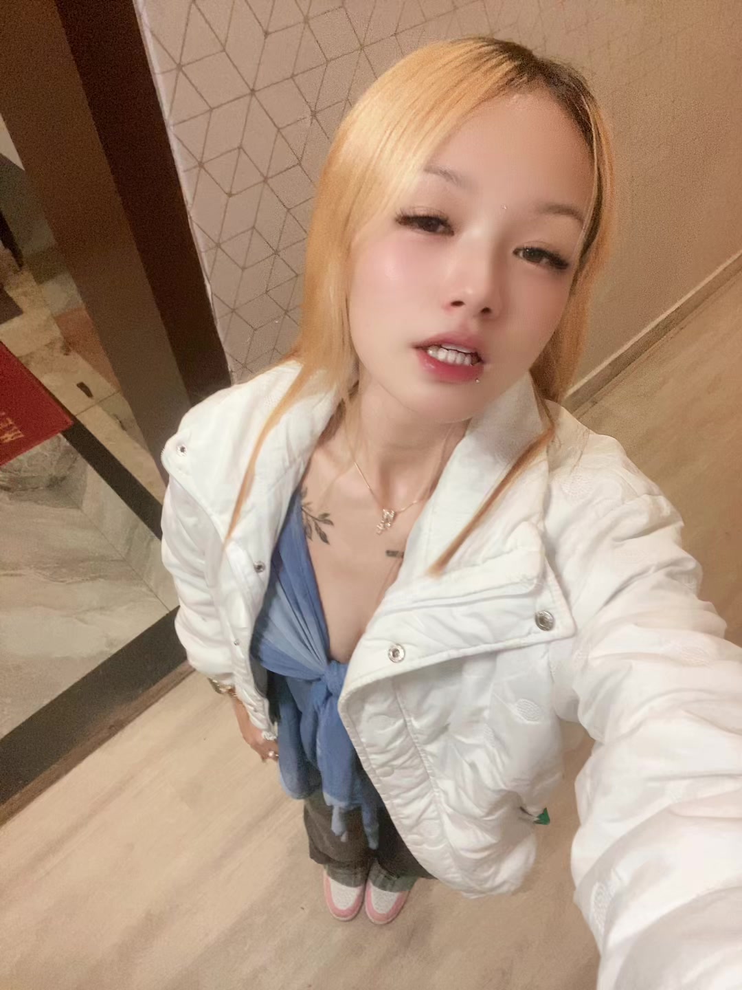 @👸