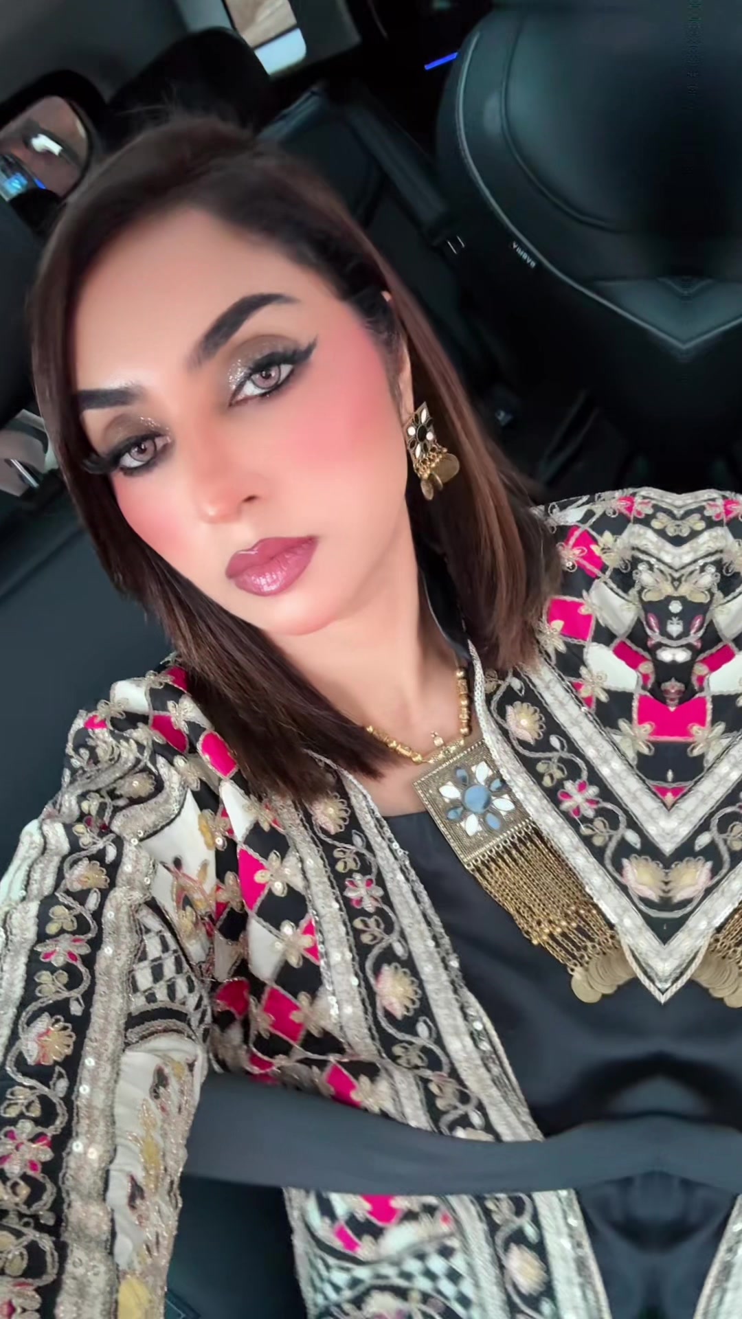 @Fariibutt official