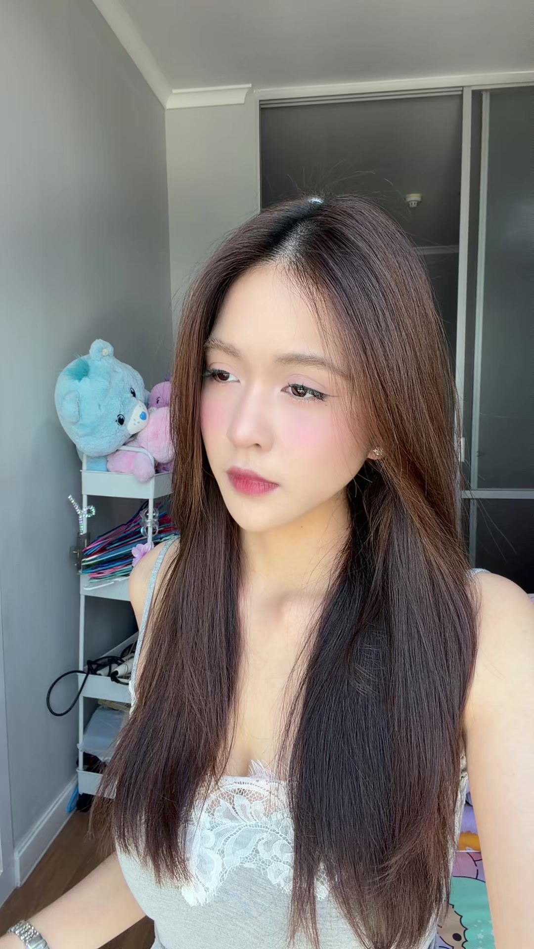 @。◕‿◕。