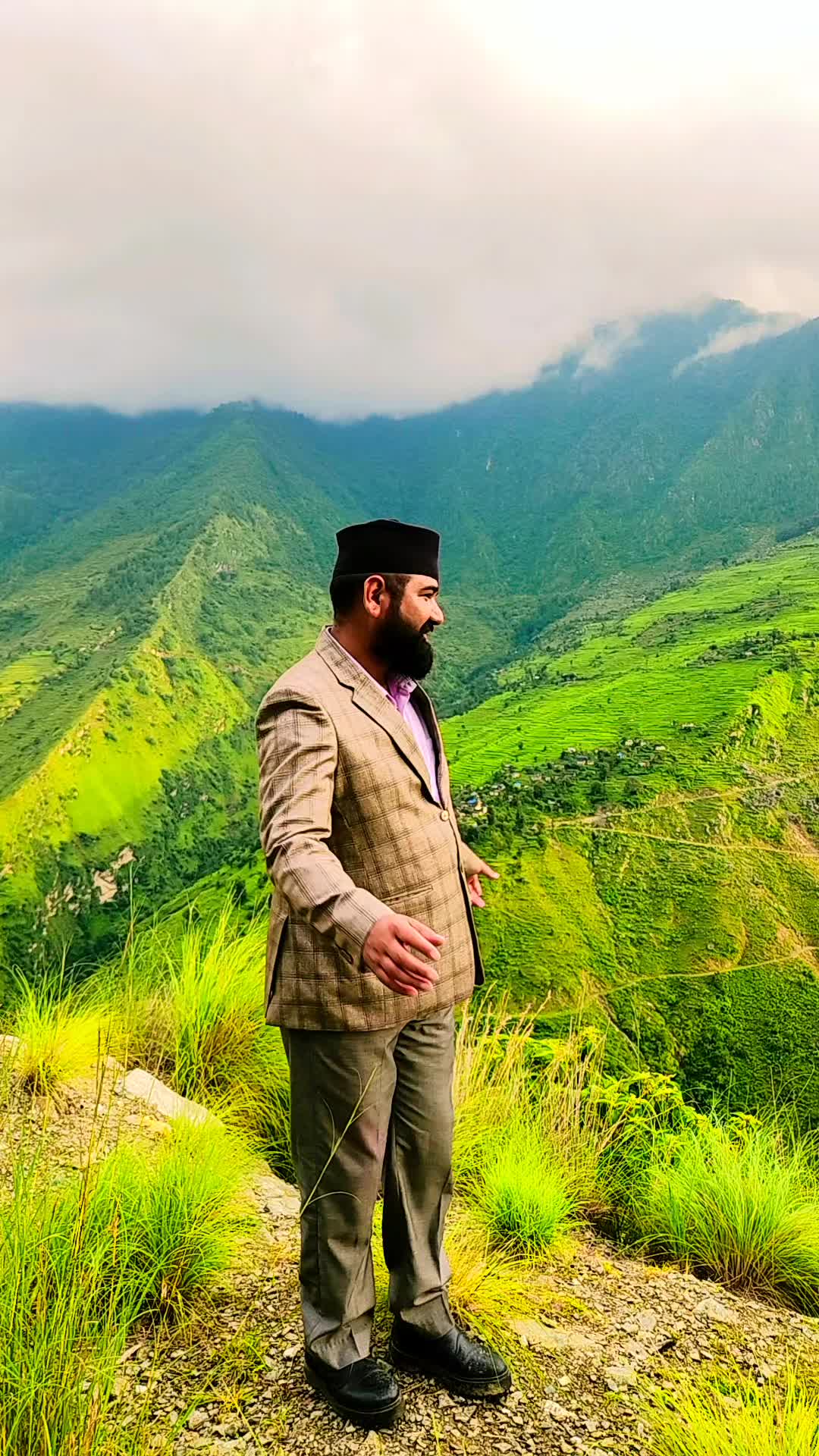 @दिनेश बिक्रम शाही