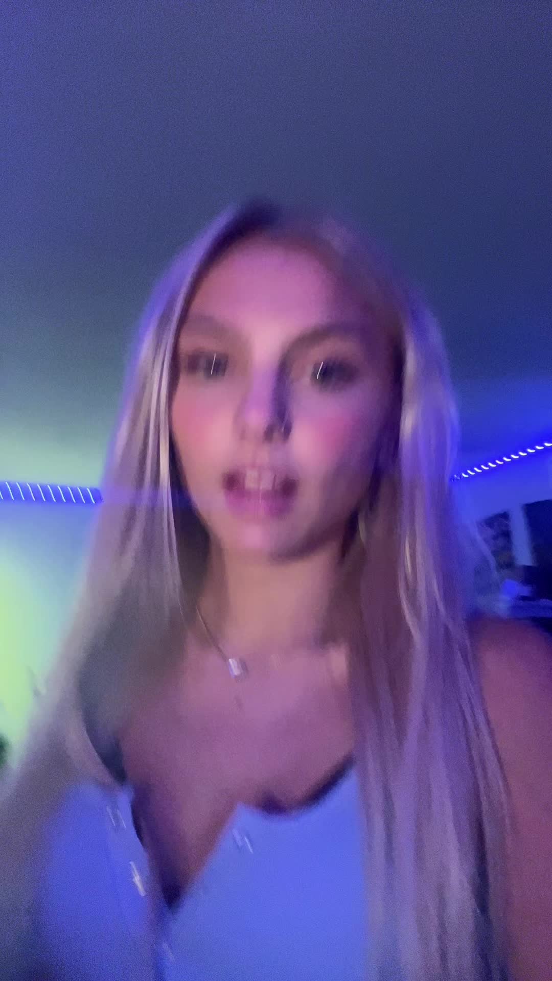 @👸😖
