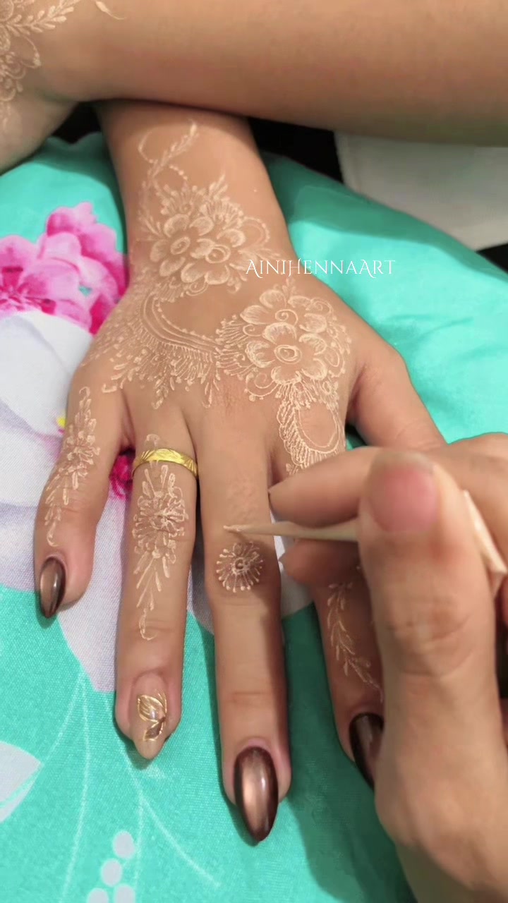 @Aini Henna