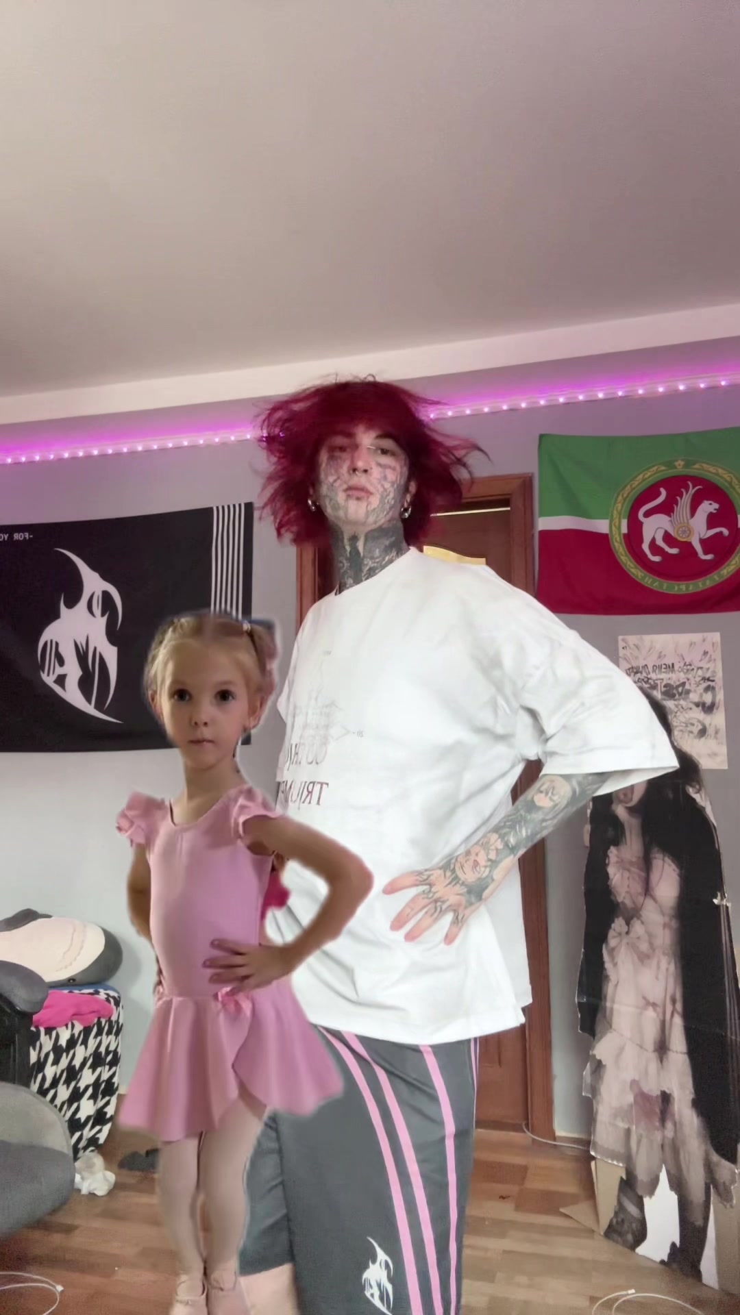 @2ghoul