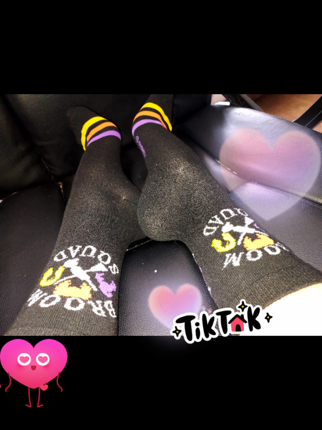 @foxysockgirl