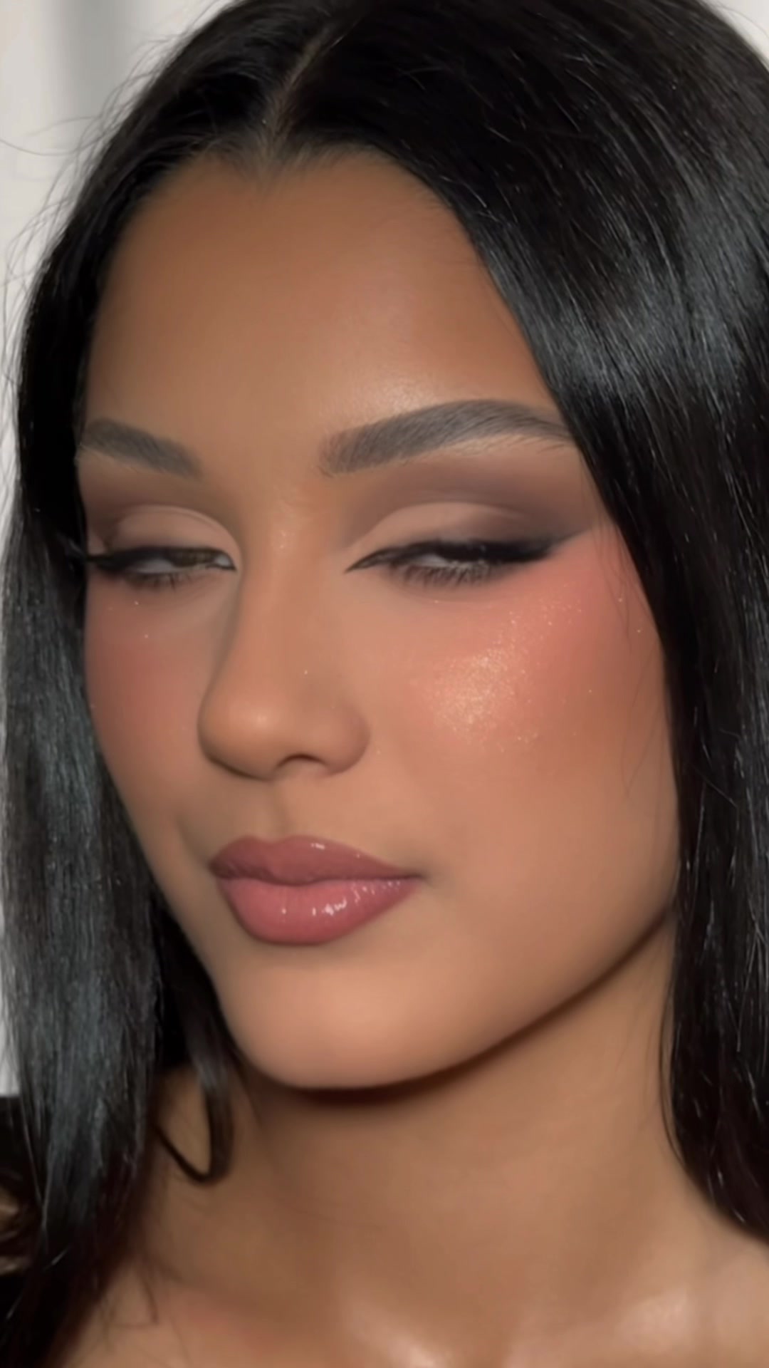 @MAKEUPBYYLLKE