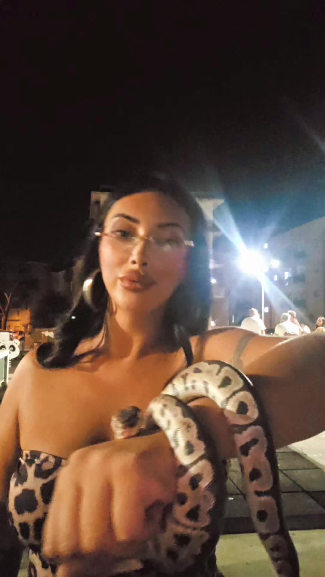 @Lady strong🐍