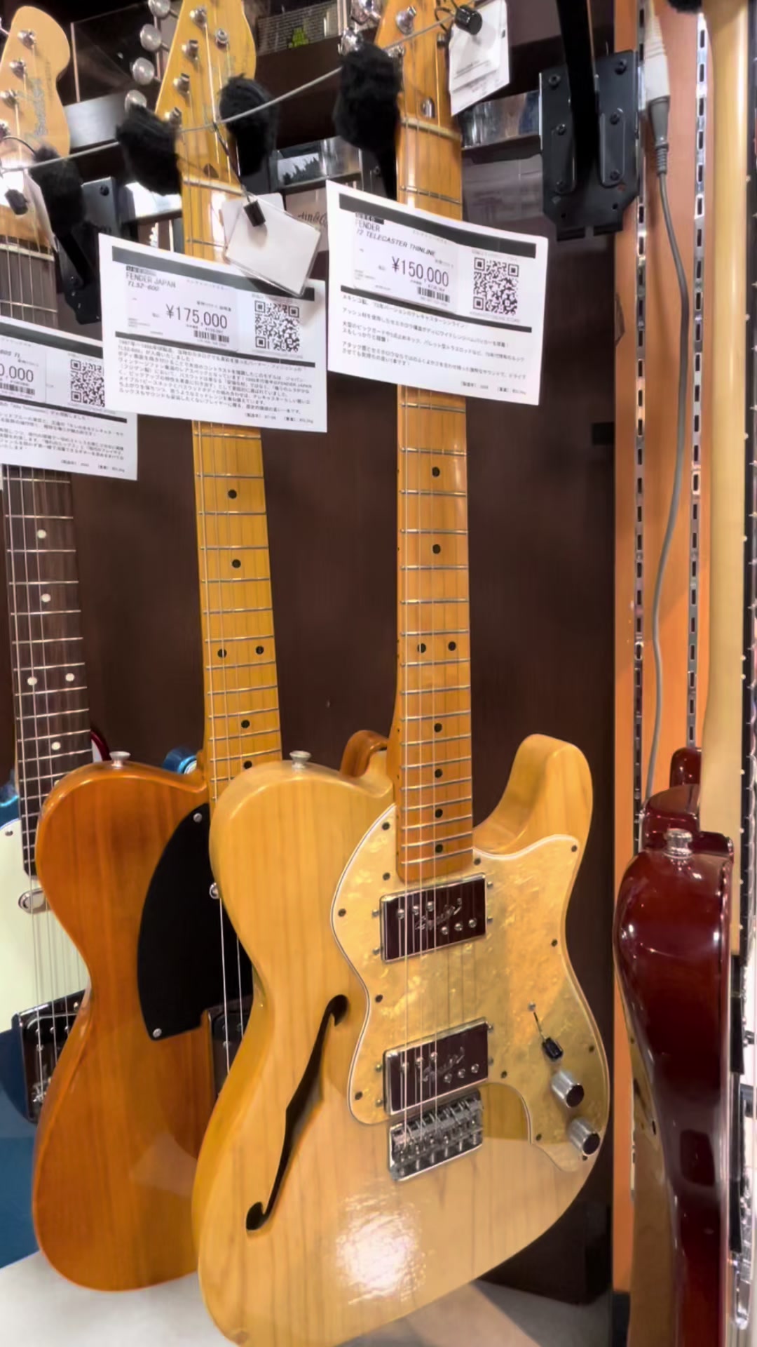 @Posts about guitars🎸