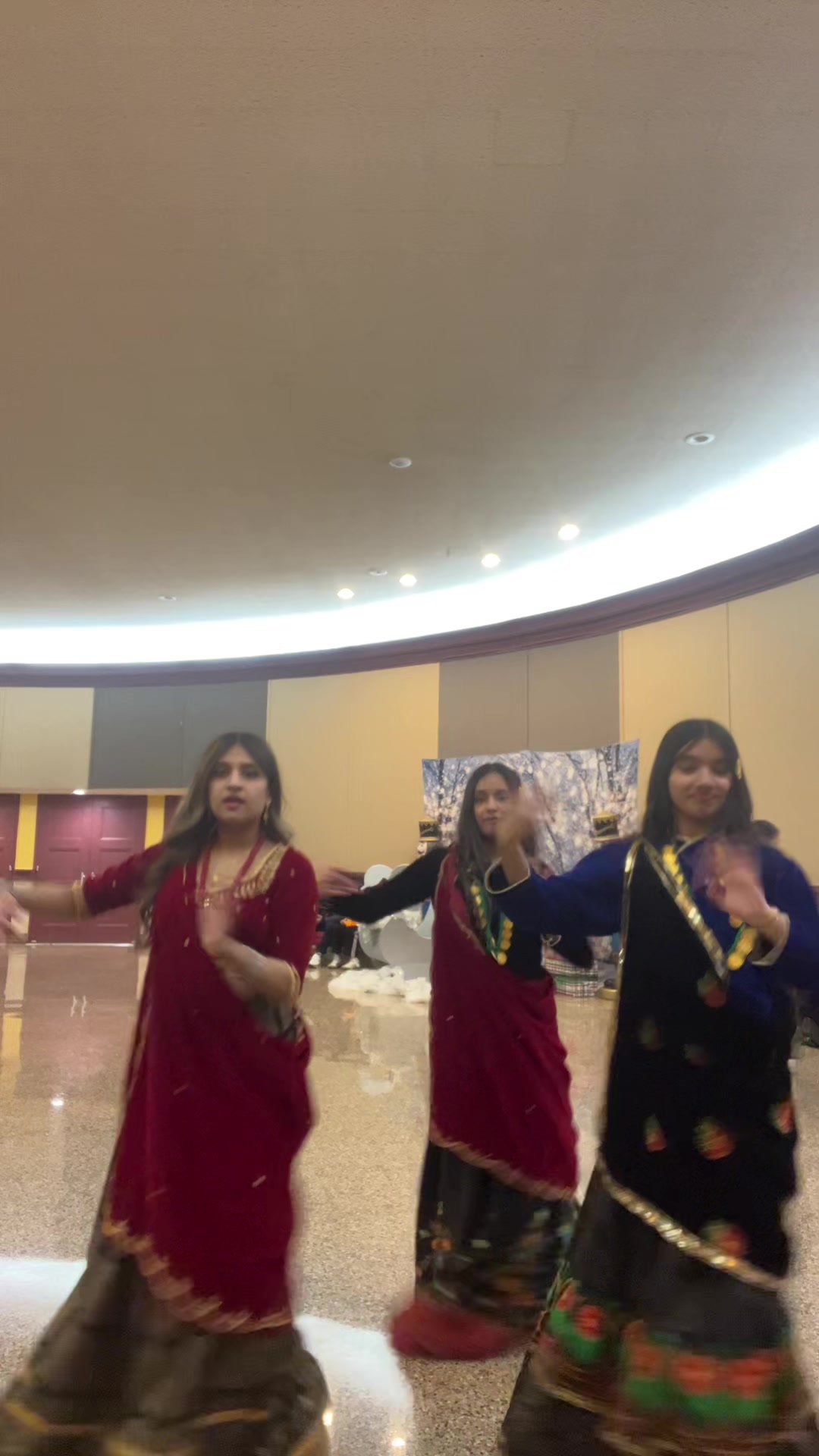 @Dancegroup