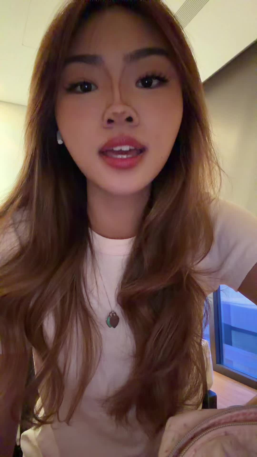 @laura