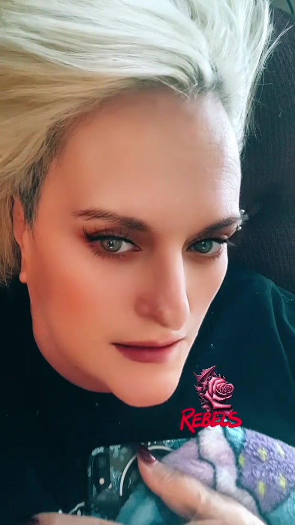 @💜💙🖤&hearts;️Kissingroses ❤️&zwj;🔥