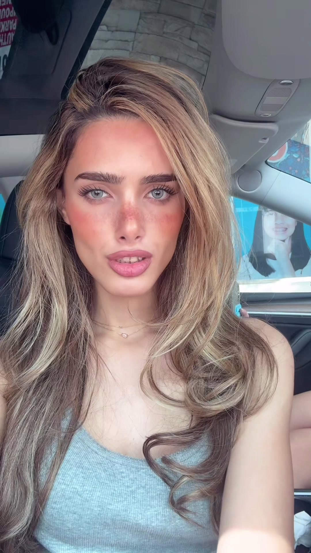 @Adora