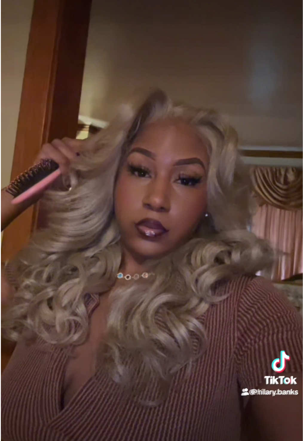 @I_hilarybanks