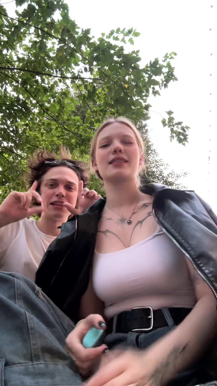 @LipsingForever