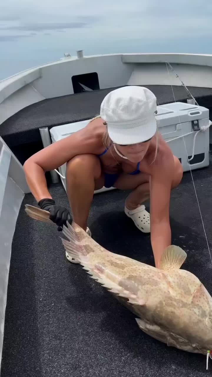 @hotgirlsfishing
