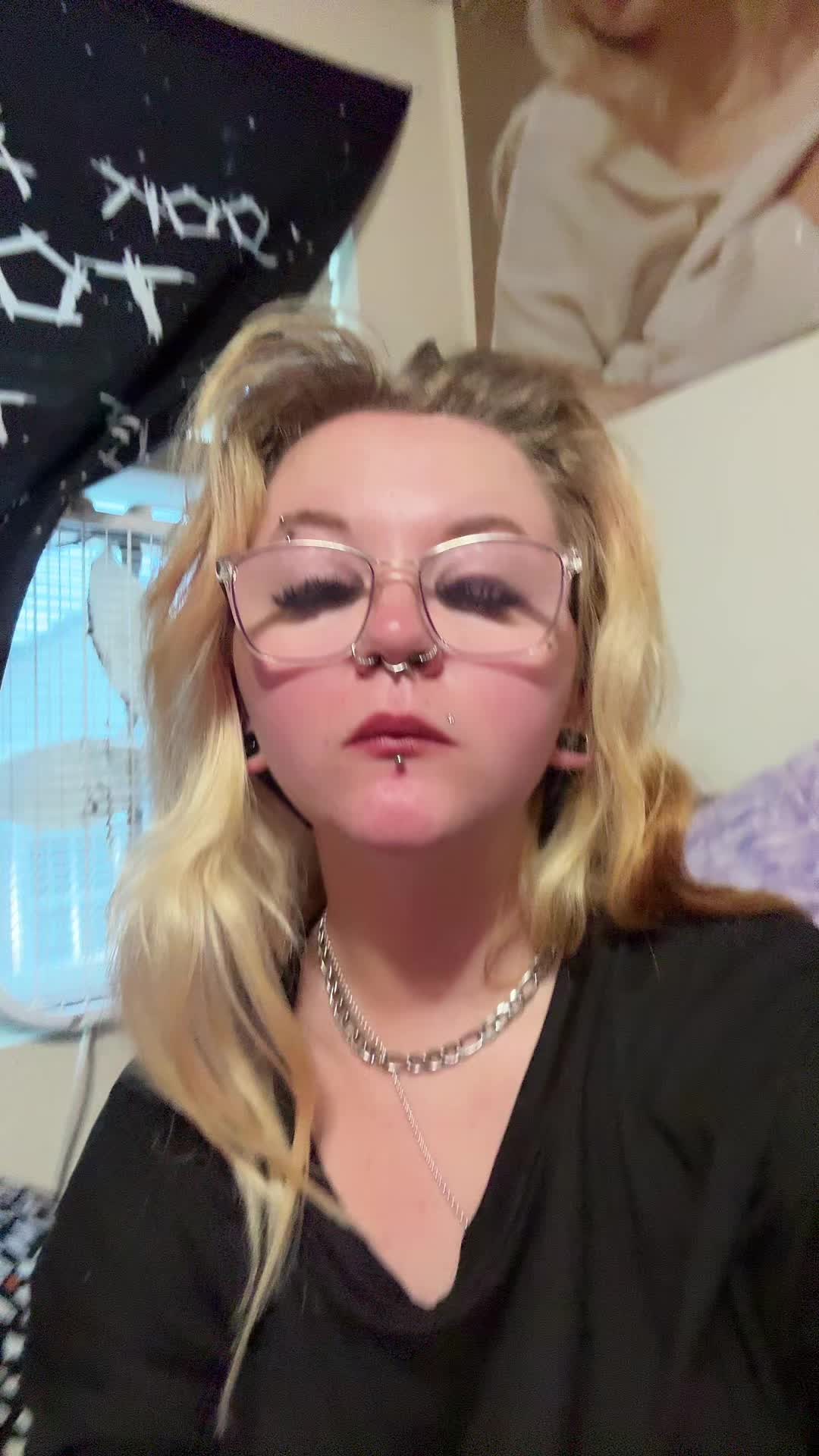 @😻