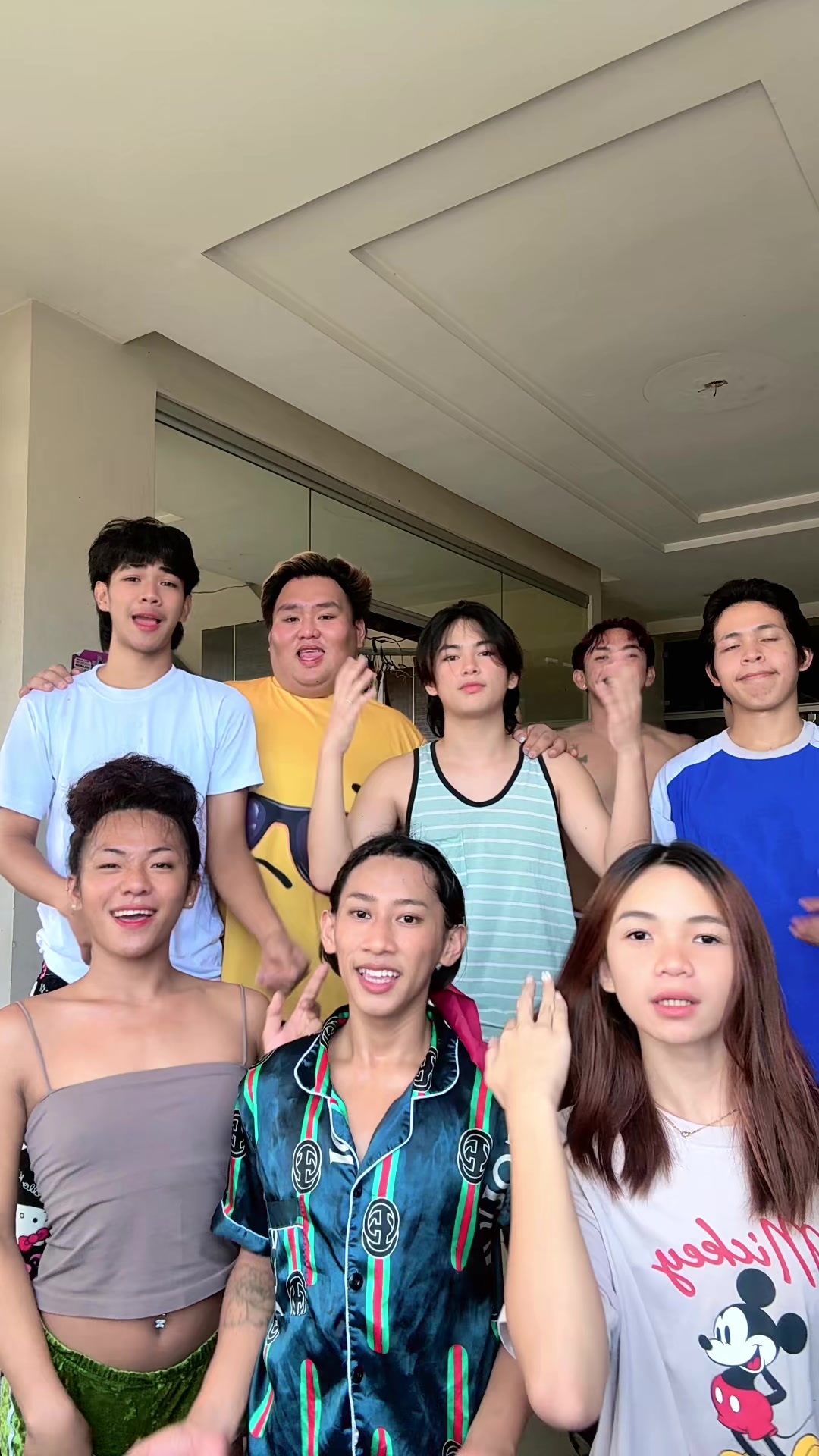@MOMSHIE ACTOR