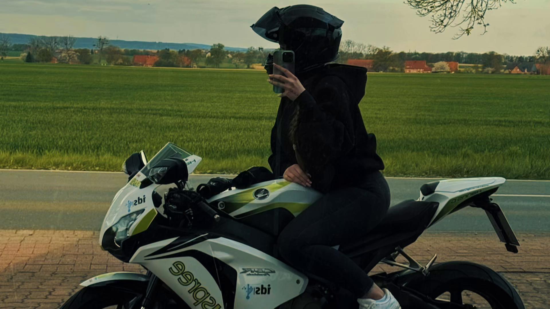 @lisa1000rr