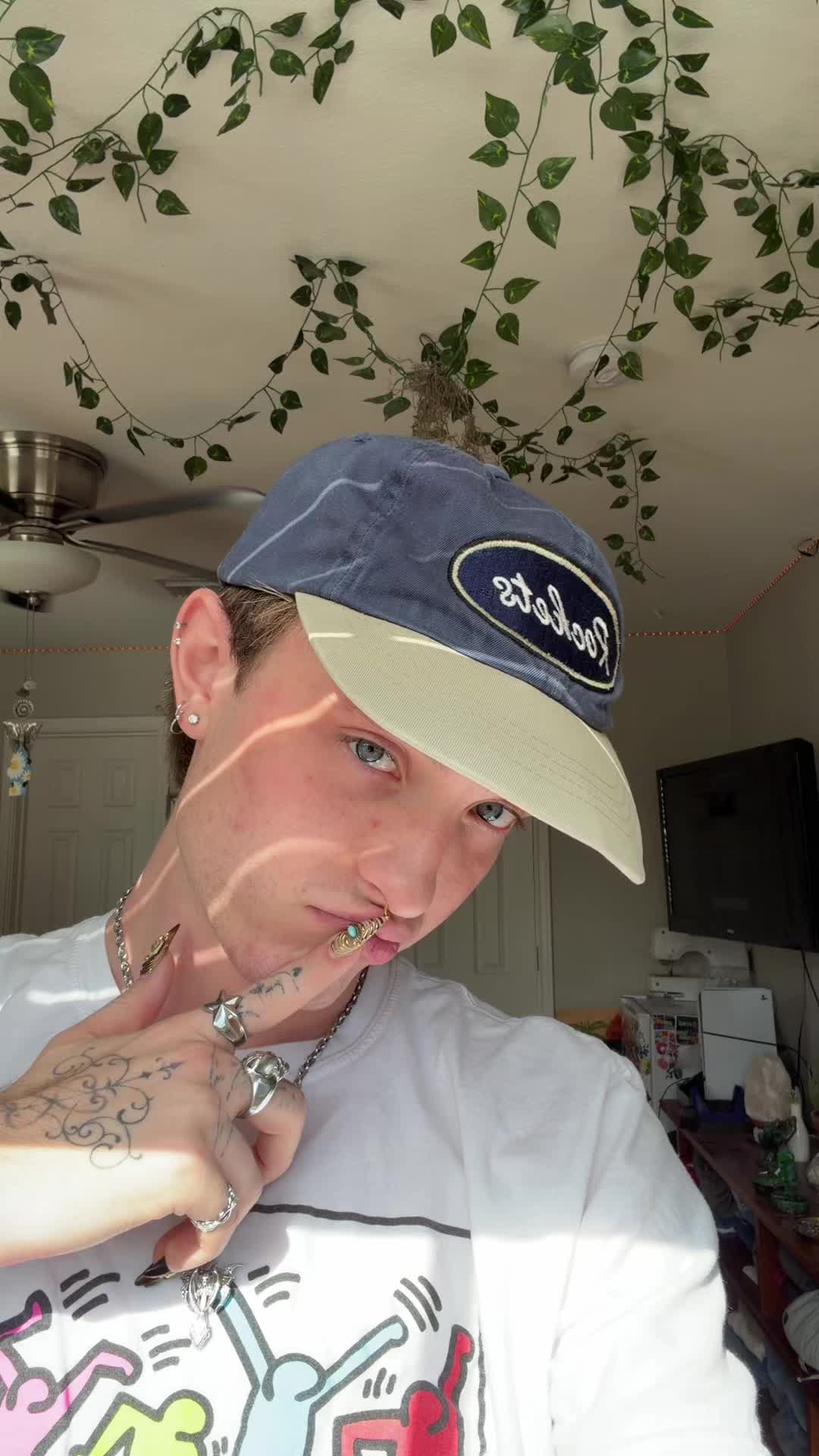 @🫂