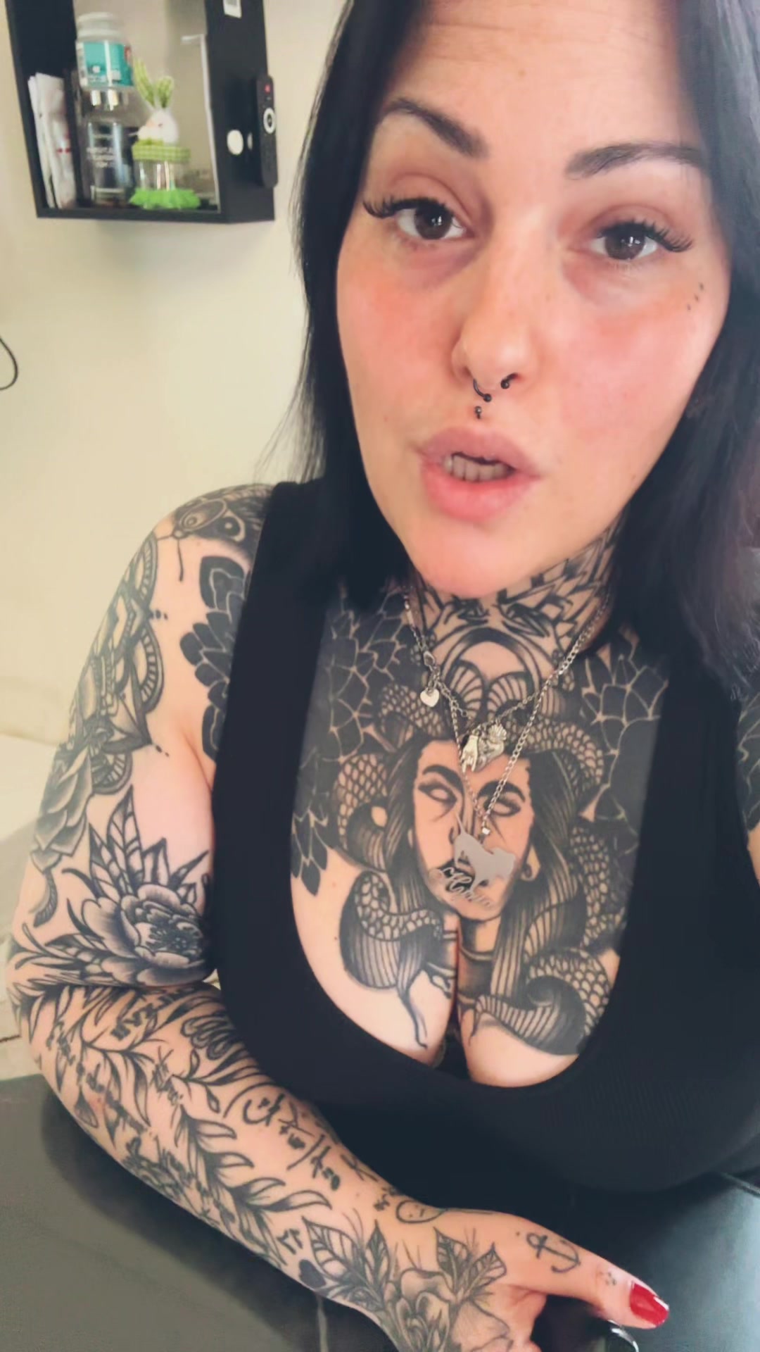 @Mikela🔪🥀🖤