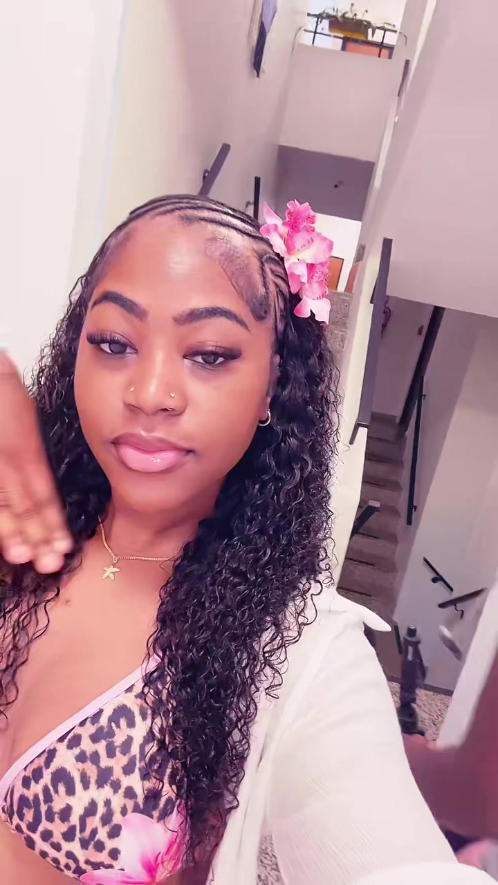 @RenéeRochér 🎀 .