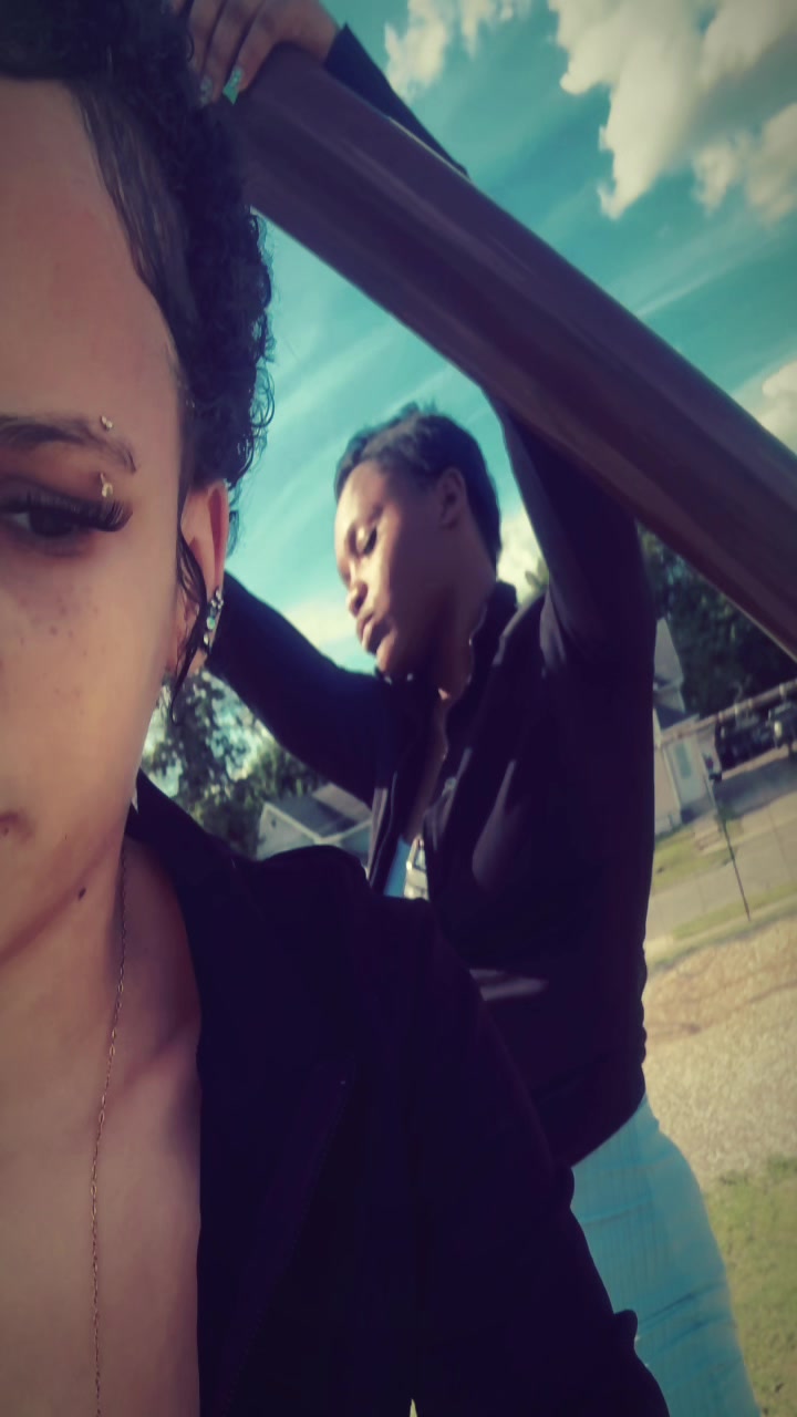 @Theyloveliz