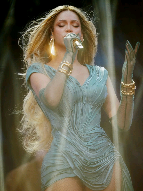 @Alineyonc&eacute;
