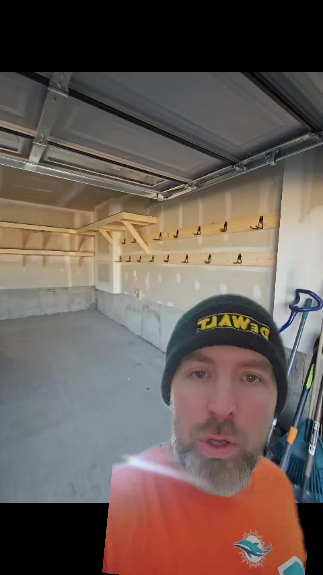 @Chris' Custom Shelves 🇨🇦