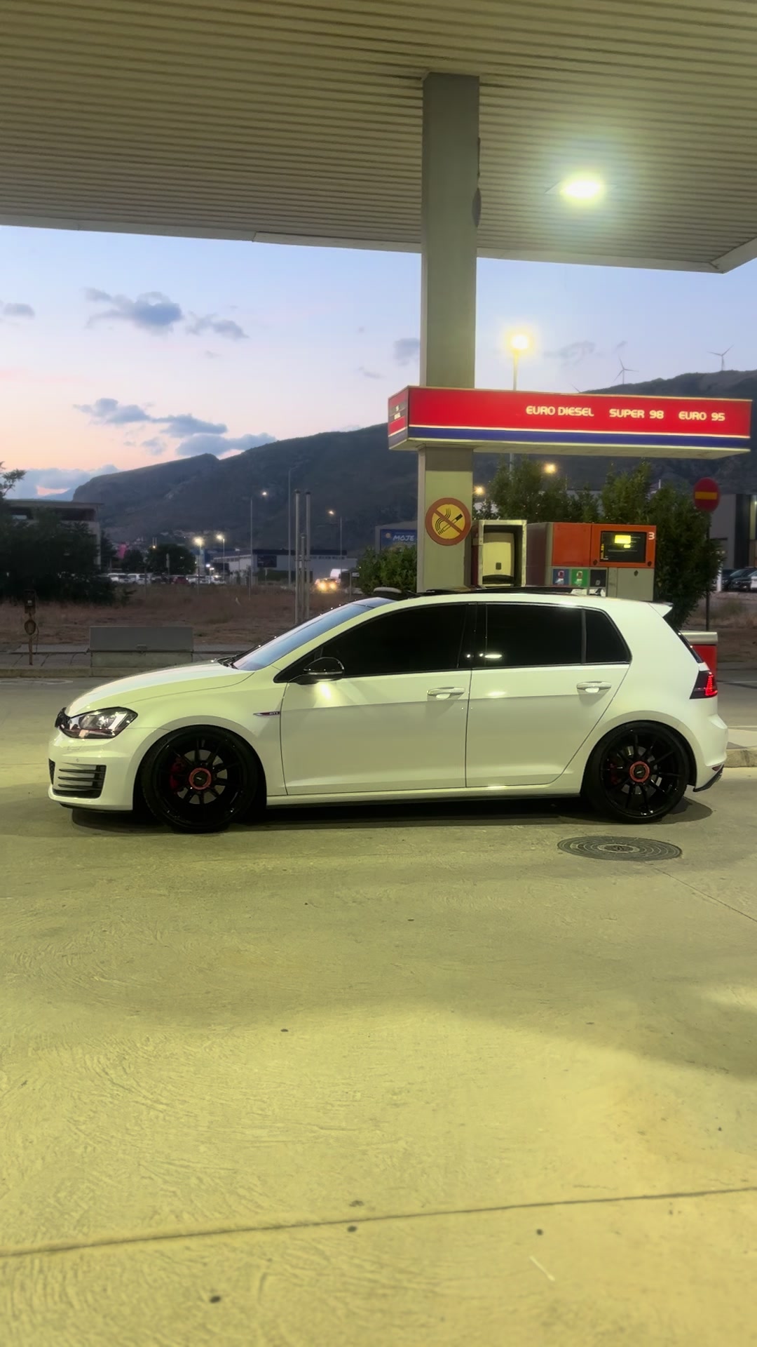 @WHITEGTI