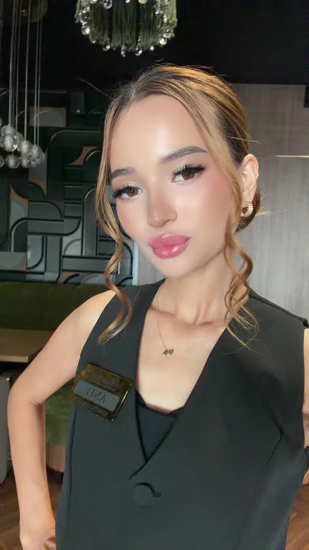 @anelaaxx