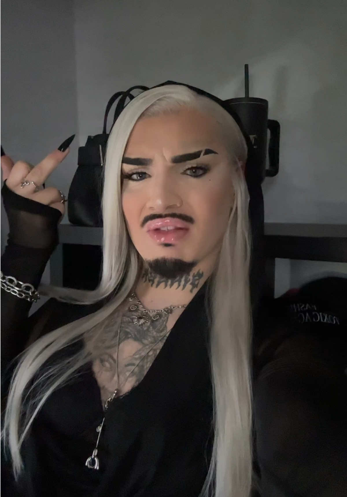 @𝐢𝐜𝐲 𝐠𝐨𝐫𝐠𝐨𝐧🐍