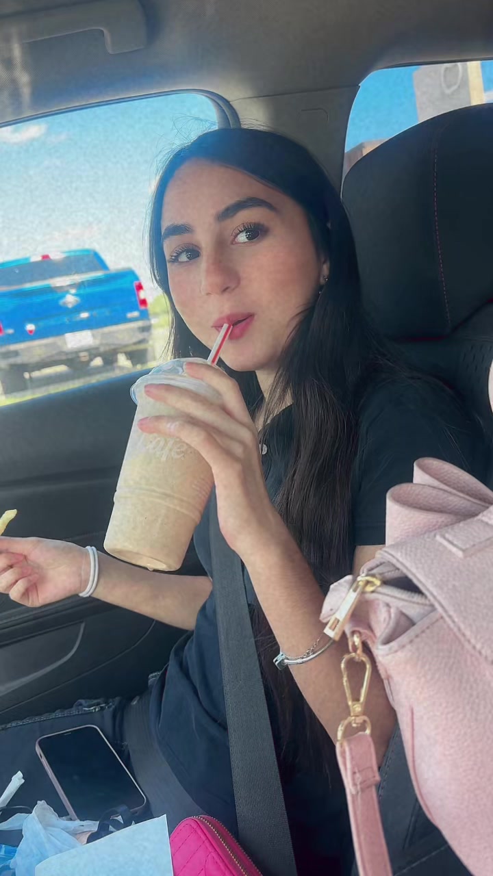 @Angelica González