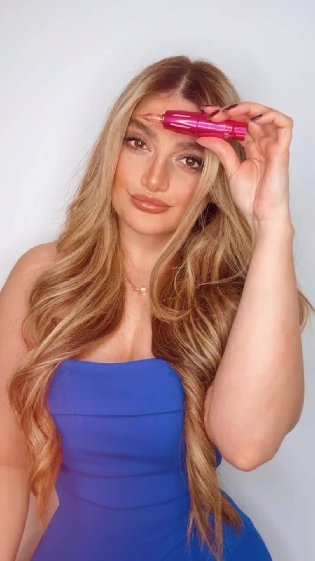 @Elinaa.brows