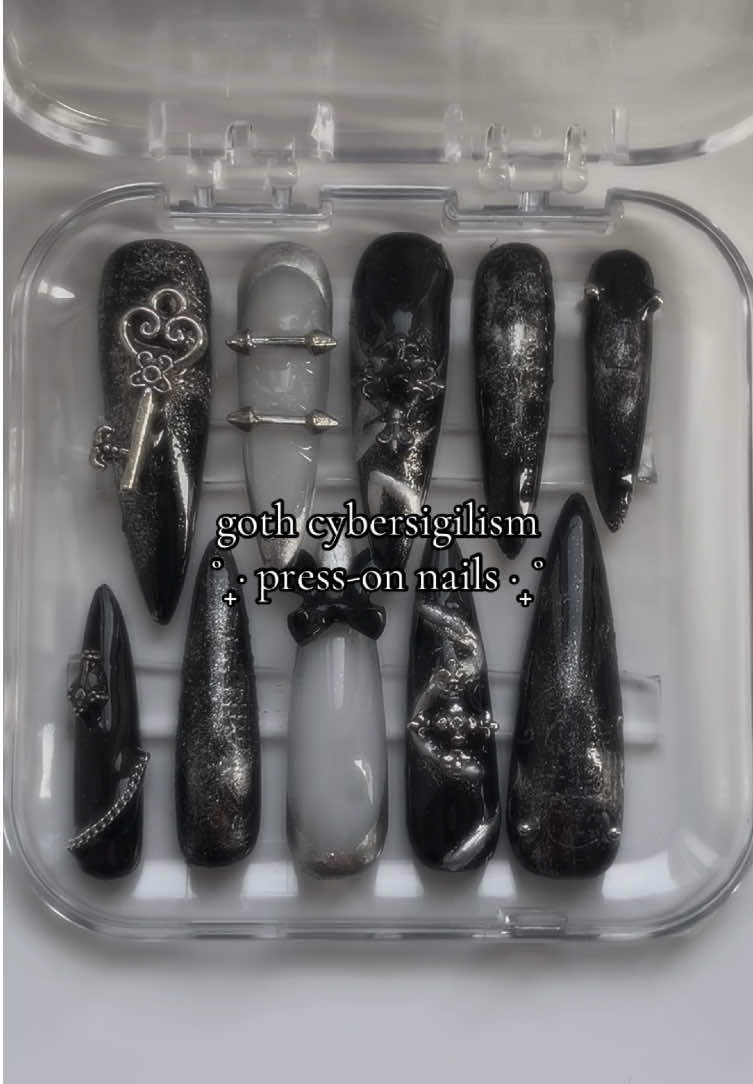 @𝓂𝒶𝓏𝓏𝓎༒˚˖ | press on nails