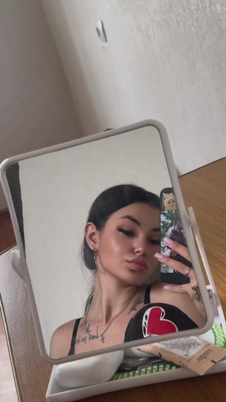 @Сучка♥️😏
