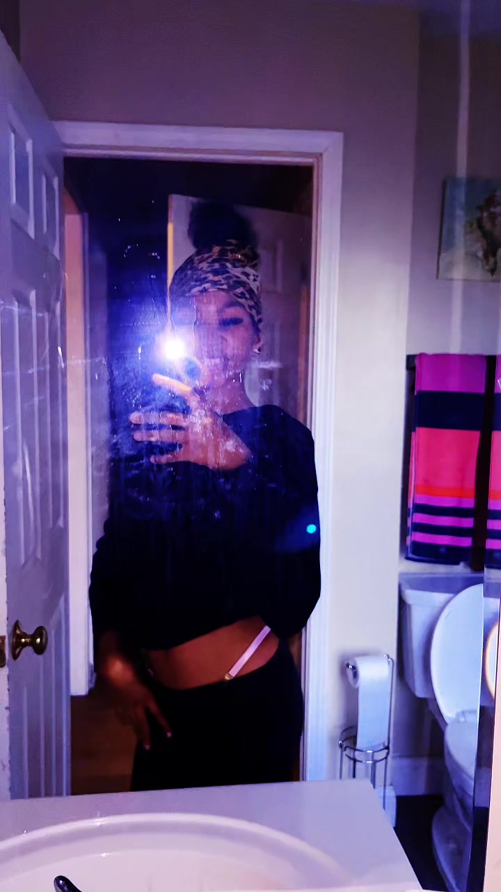 @niiiyaadanielle