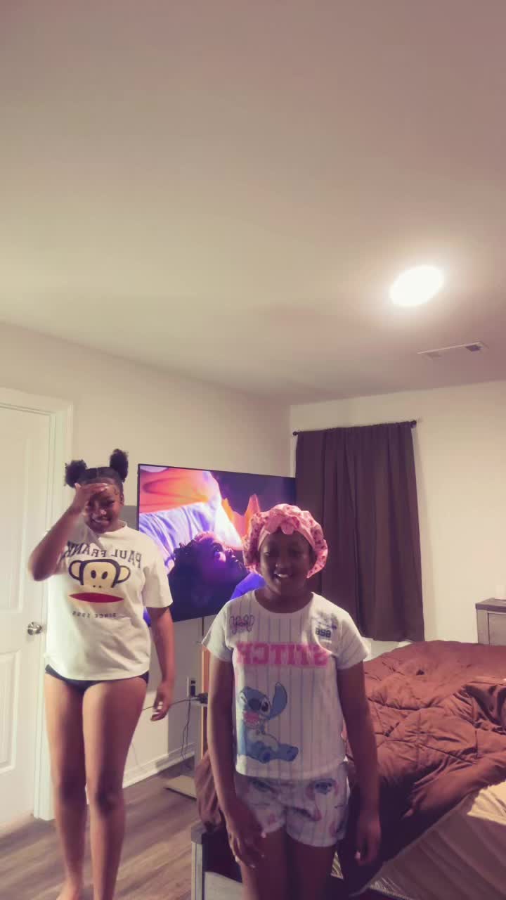 @theeziahmariee