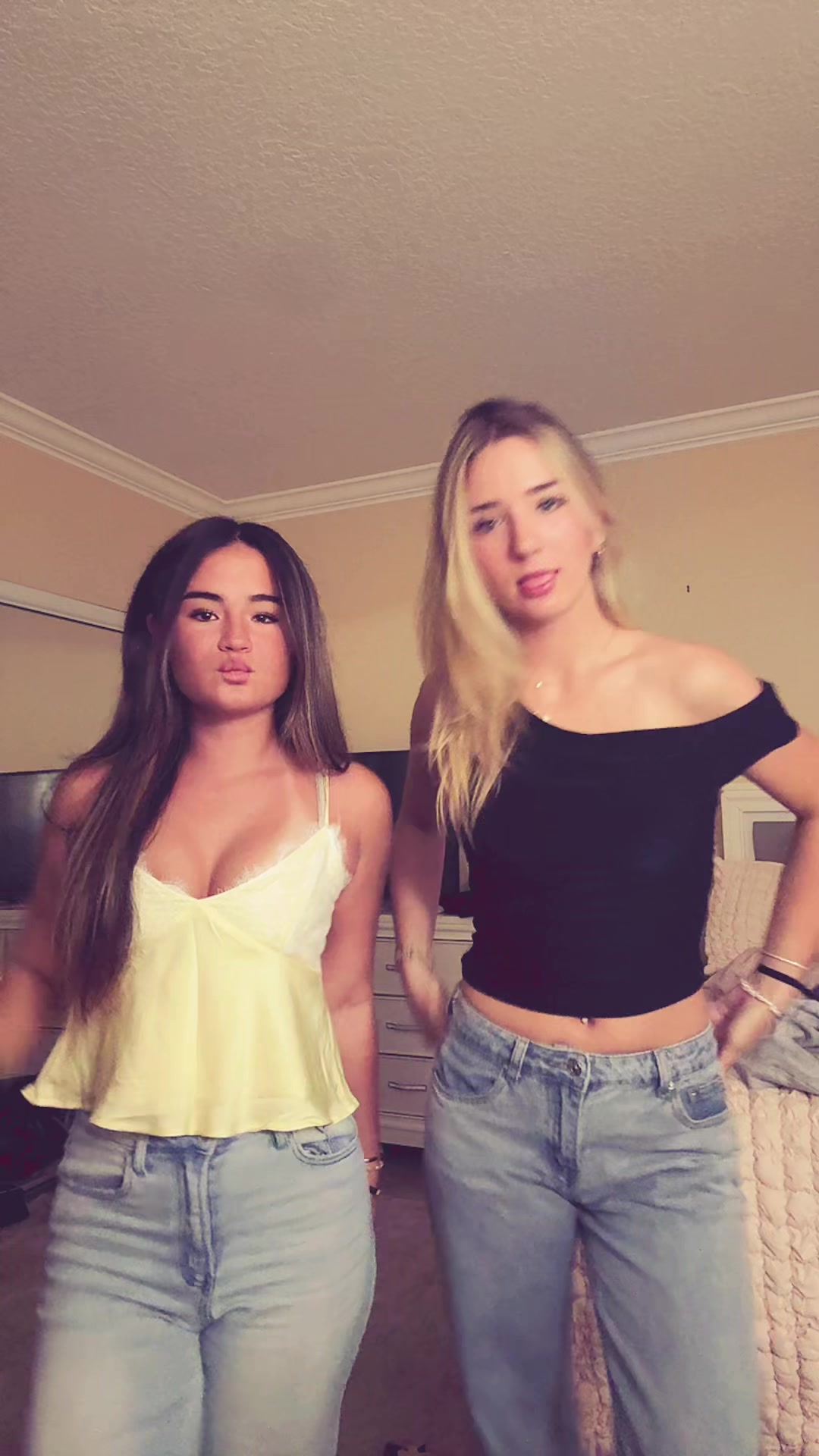 @haileeroy