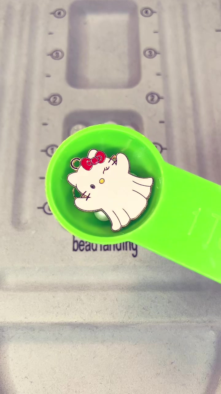 @beadedbyleyy ✨🩷