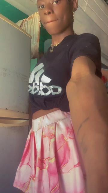 @ẞhøřt ẞlïmåźżź🧏🏾♀️😶