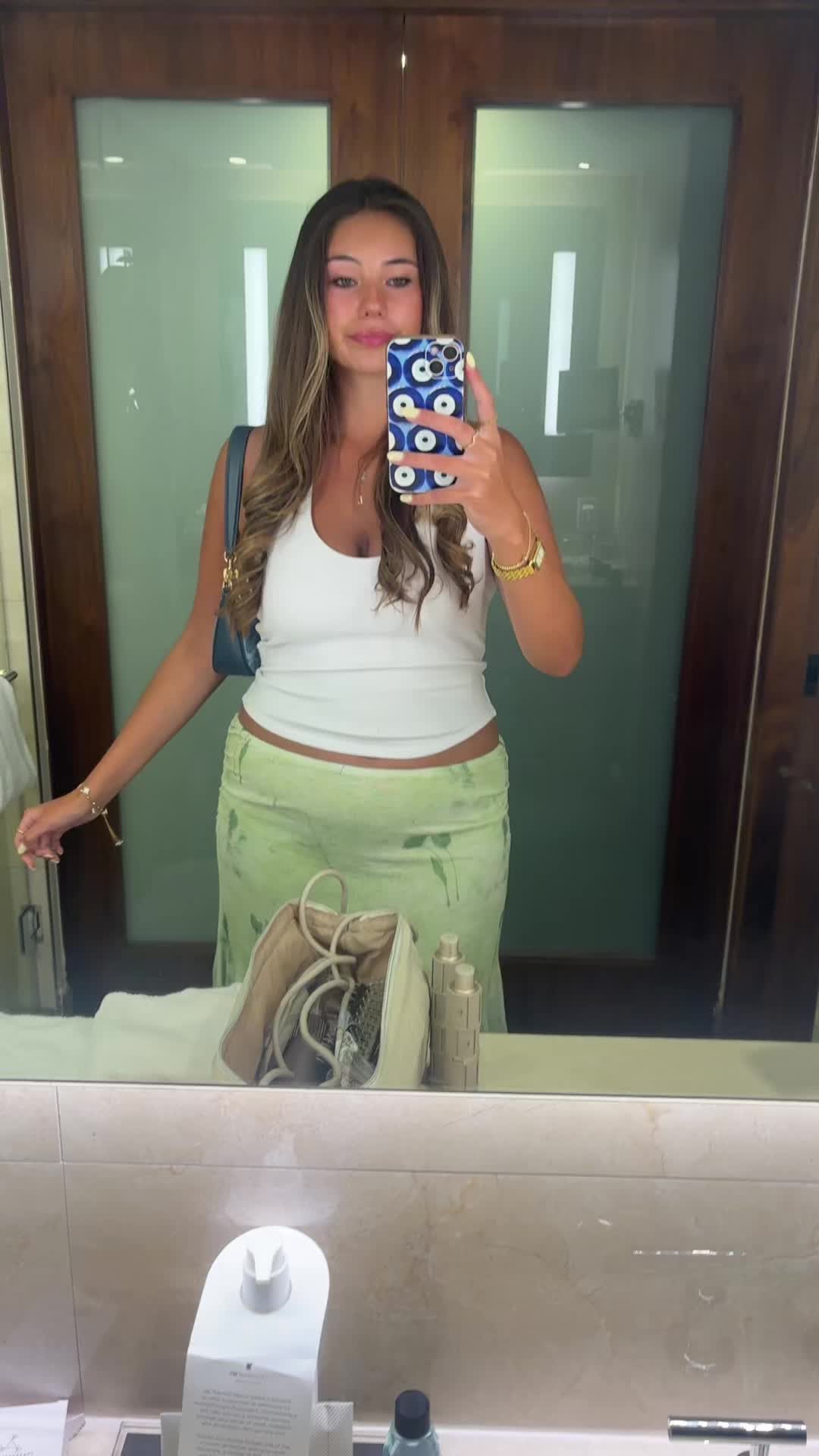 @Lara